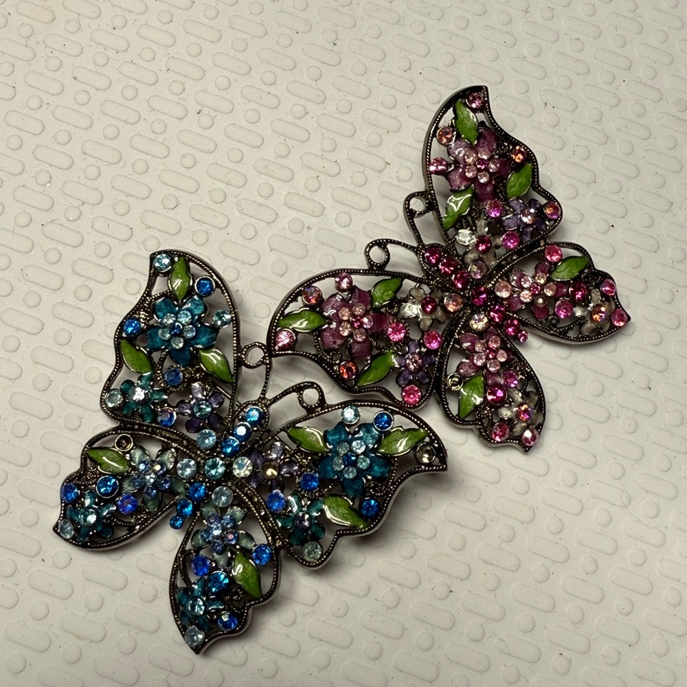 57.)Colorful Butterfly Brooch Set